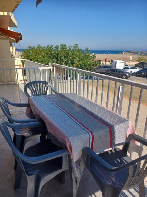 Superbe Appartement Avec Vue Sur Le Port Et Plage Saint-Pierre-la-Mer  Exterior photo